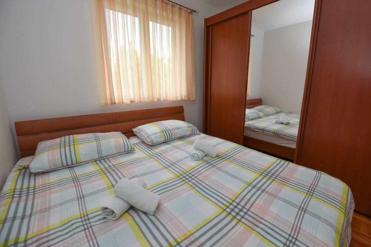 Ivana Apartment With Terrace Novalja Luaran gambar